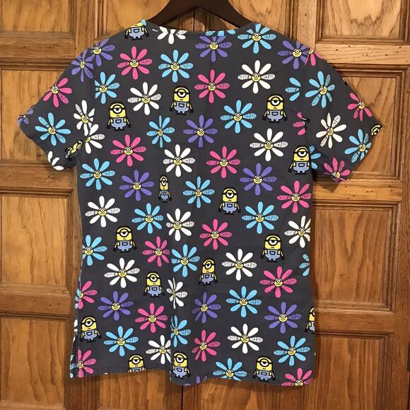 Minions Universal Studios Scrub Top Women's XS Despicable Me Floral 3 Pocket - Picture 8 of 9